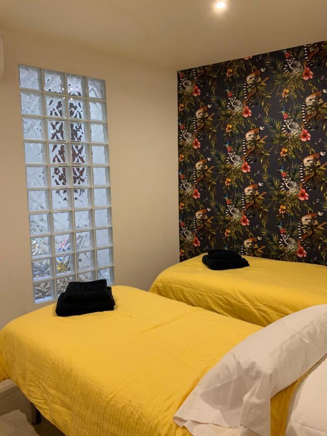 Hostal Casa Michaels Мора д'Ебре Екстериор снимка