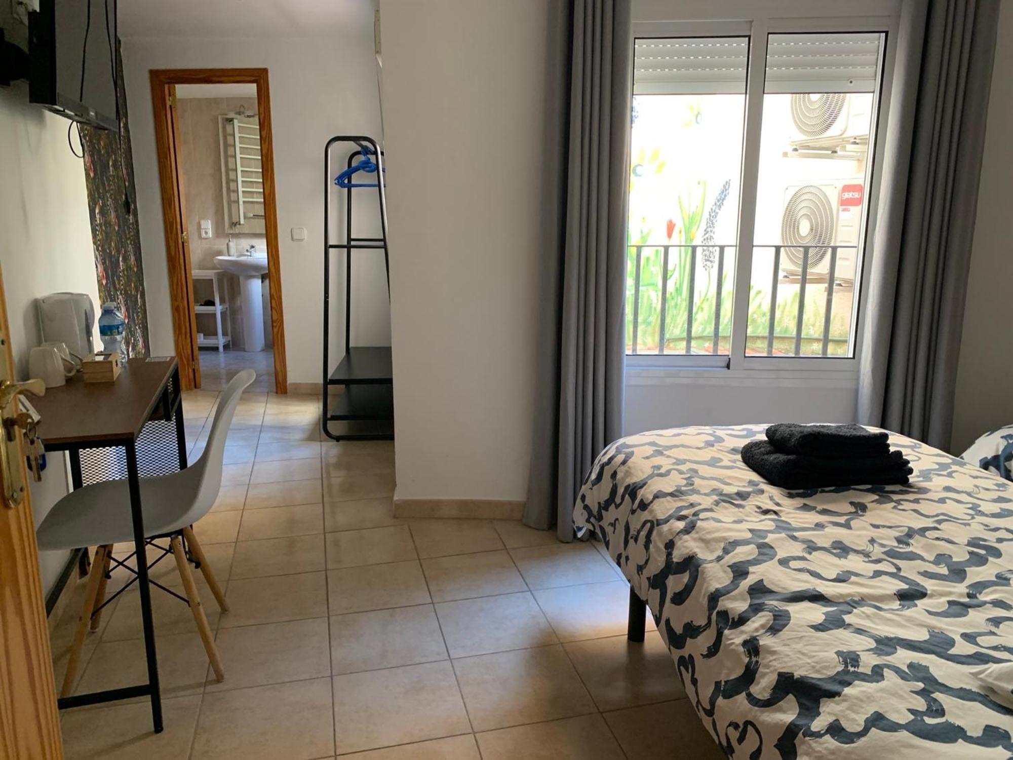 Hostal Casa Michaels Мора д'Ебре Екстериор снимка